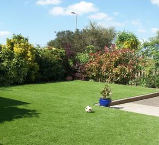 Realistické syntetické trávy